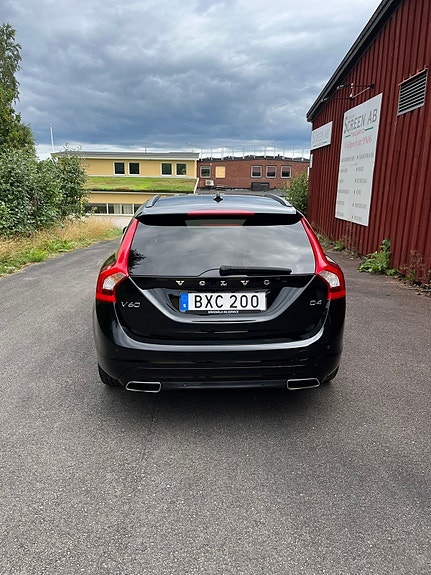 Volvo V60 3 of 5