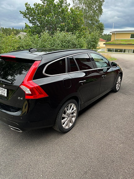 Volvo V60 4 of 5