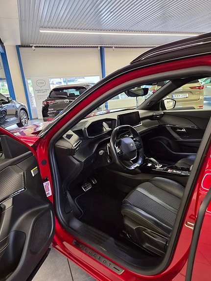 Peugeot 2008 8 of 14