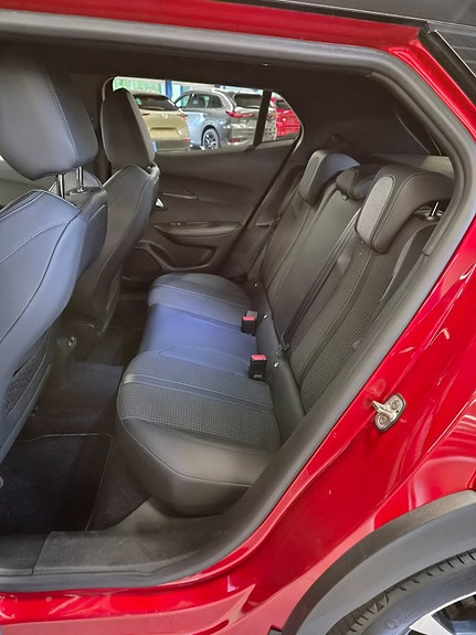 Peugeot 2008 13 of 14
