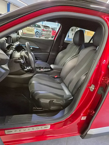 Peugeot 2008 7 of 14