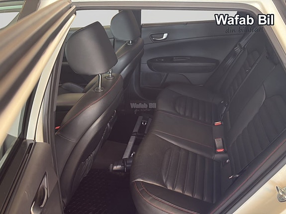 Kia Optima 9 of 20