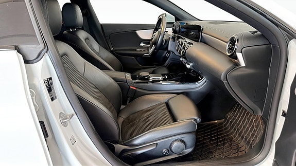 Mercedes-Benz CLA250 e 3 of 23