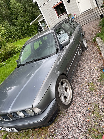 BMW 525tds 2 of 10