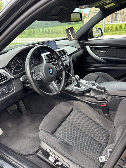 BMW 330i 4 of 6