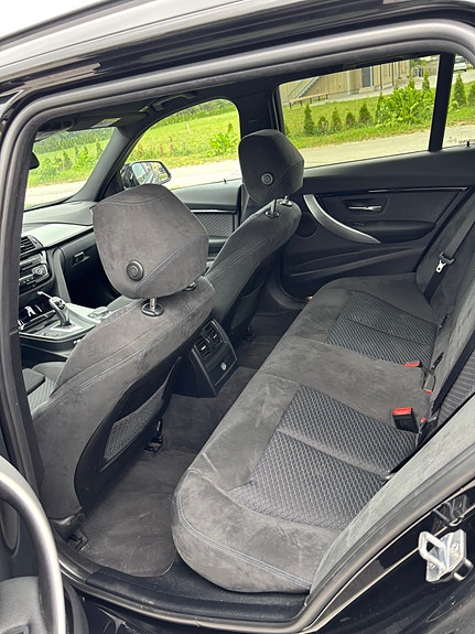 BMW 330i 6 of 6