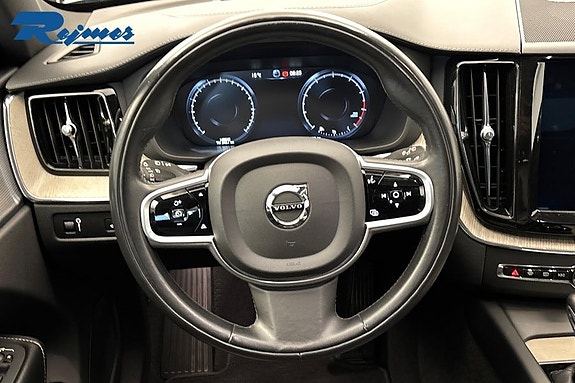 Volvo XC60 10 of 22