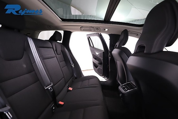 Volvo V60 Cross Country 8 of 27