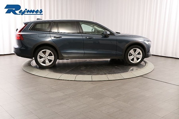 Volvo V60 Cross Country 24 of 27