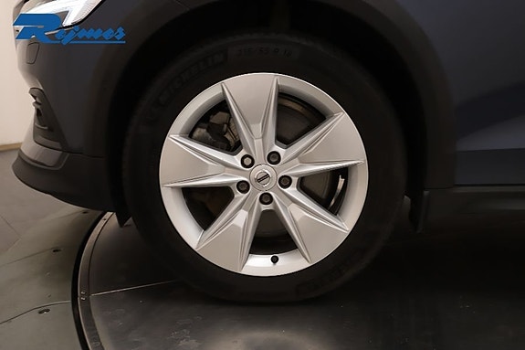 Volvo V60 Cross Country 14 of 27