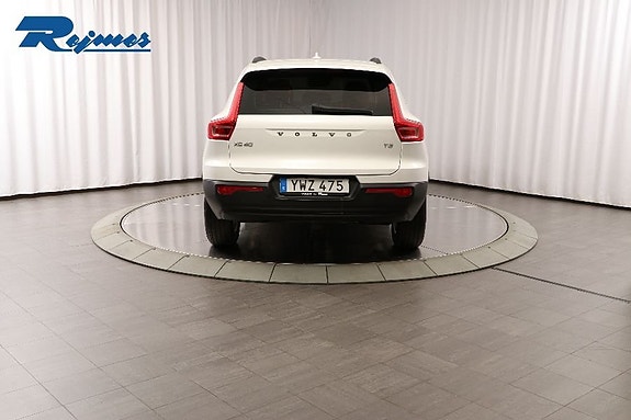 Volvo XC40 17 of 28