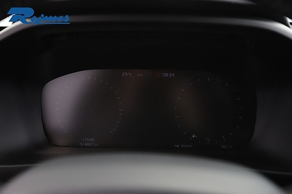 Volvo XC40 8 of 28