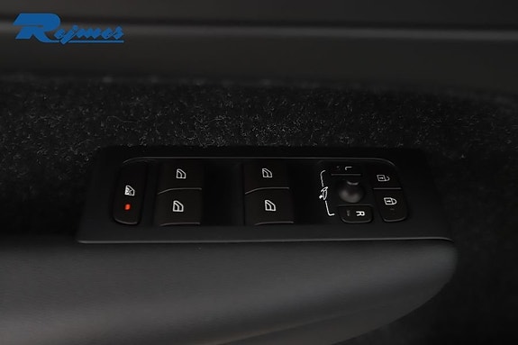 Volvo XC40 12 of 28