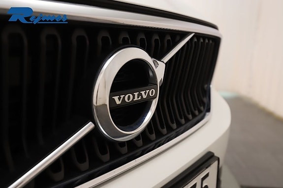 Volvo XC40 15 of 28