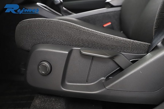 Volvo XC40 5 of 28