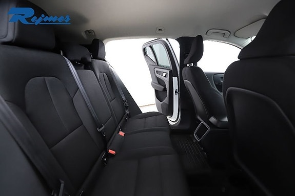 Volvo XC40 7 of 28
