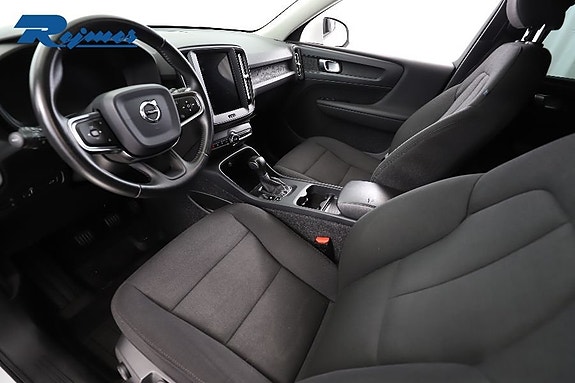 Volvo XC40 4 of 28