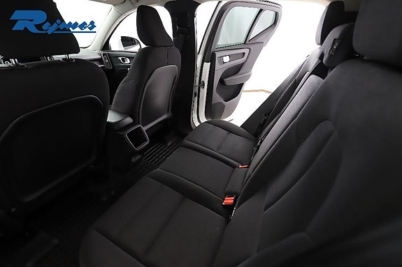 Volvo XC40 6 of 28