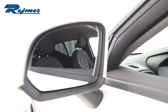 Volvo XC40 10 of 28