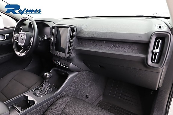 Volvo XC40 21 of 28