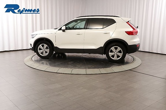 Volvo XC40 3 of 28