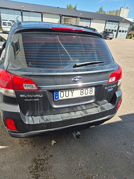 Subaru Outback 2 of 3
