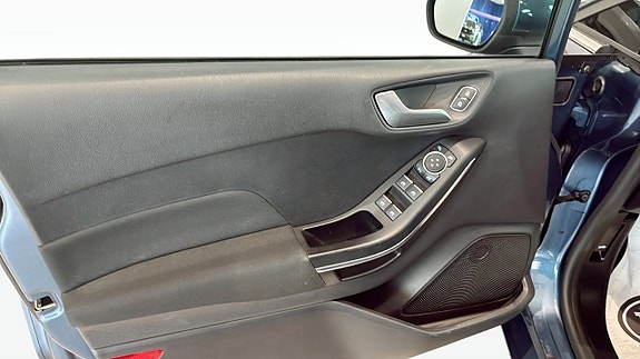Ford Fiesta 11 of 12