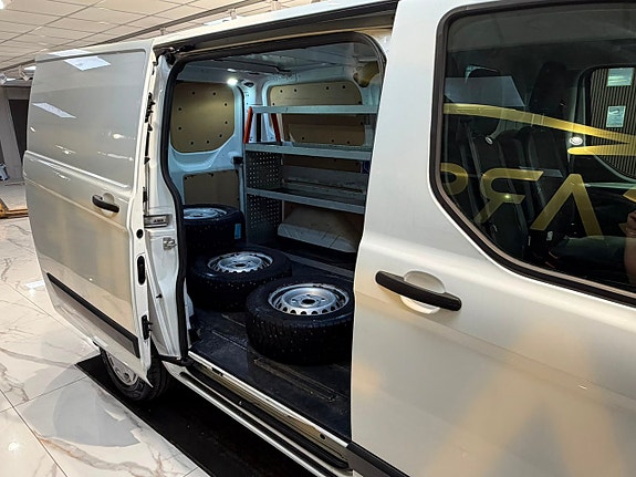 Ford Transit Custom 9 of 24