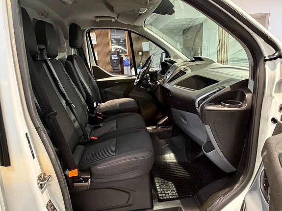 Ford Transit Custom 18 of 24