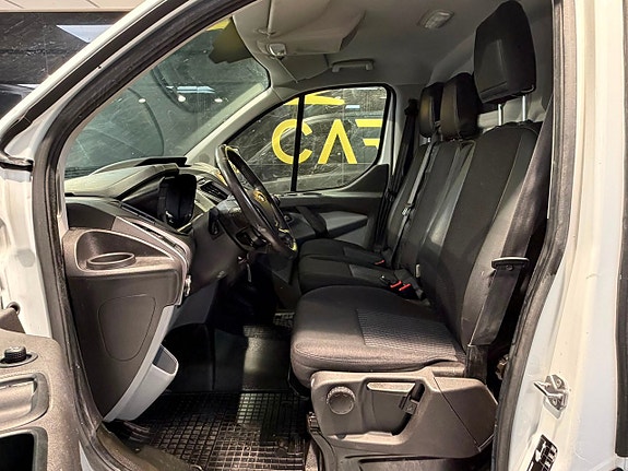 Ford Transit Custom 16 of 24