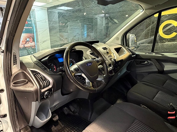 Ford Transit Custom 13 of 24