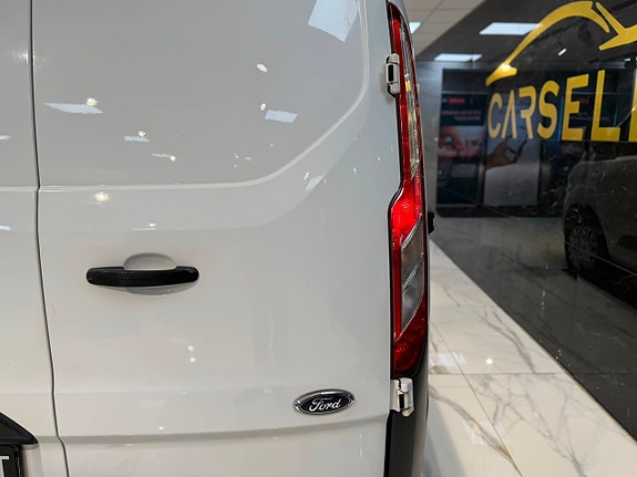 Ford Transit Custom 22 of 24