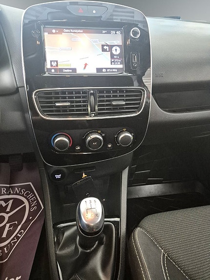 Renault Clio 9 of 16