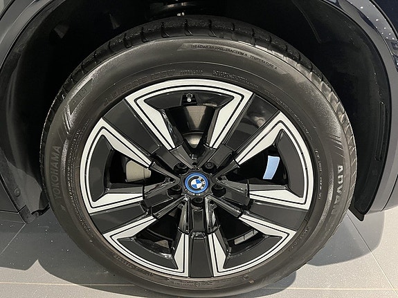 BMW iX3 5 of 20