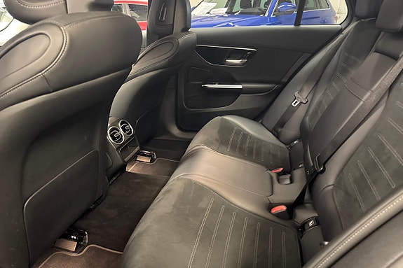 Mercedes-Benz C300 11 of 18