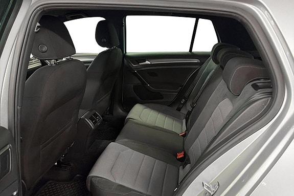 Volkswagen Golf VII 10 of 17