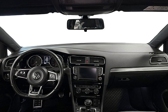 Volkswagen Golf VII 11 of 17