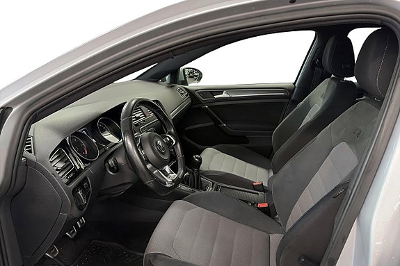 Volkswagen Golf VII 9 of 17