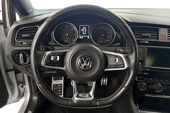 Volkswagen Golf VII 14 of 17