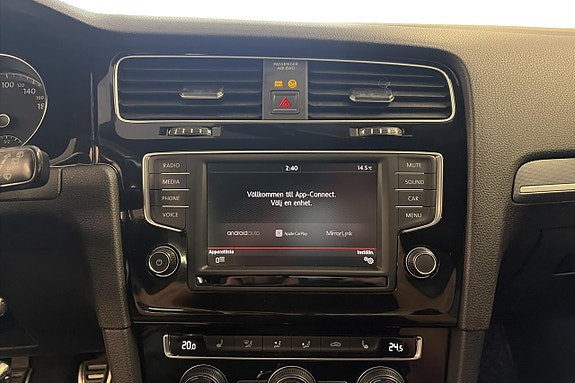 Volkswagen Golf VII 17 of 17