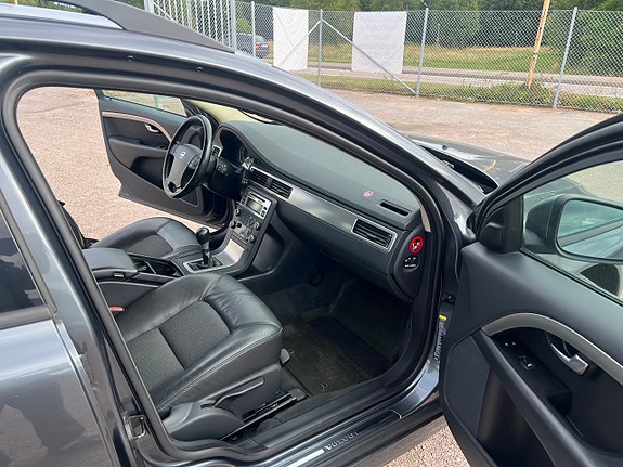 Volvo V70 15 of 28