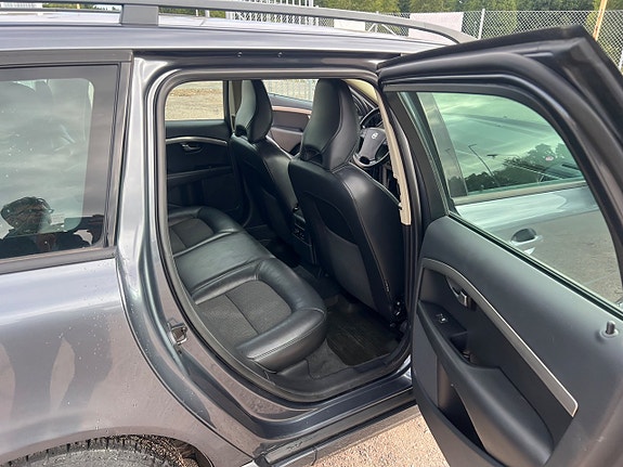 Volvo V70 14 of 28