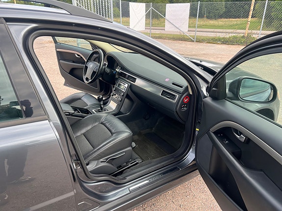 Volvo V70 24 of 28