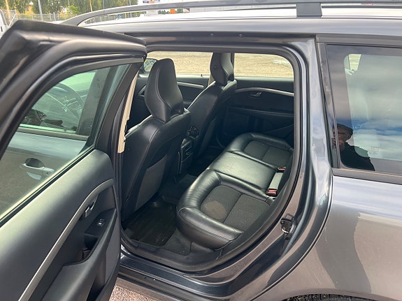 Volvo V70 7 of 28
