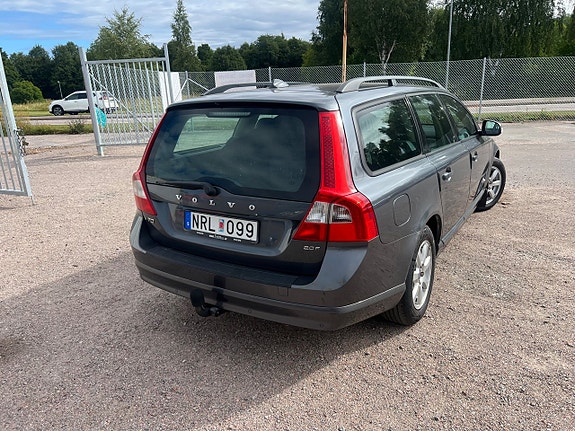 Volvo V70 3 of 28