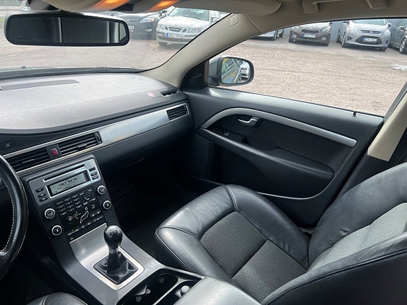 Volvo V70 8 of 28