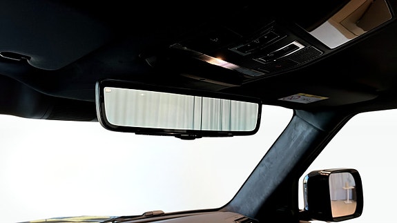 Land Rover Defender 110 13 of 19
