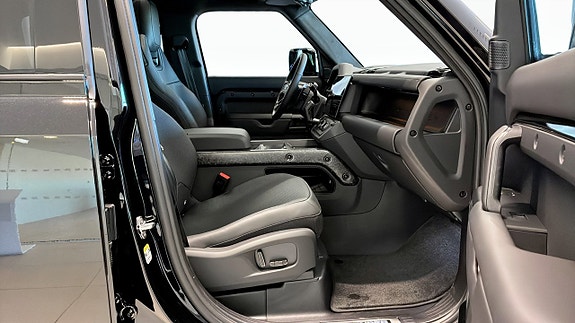 Land Rover Defender 110 3 of 19