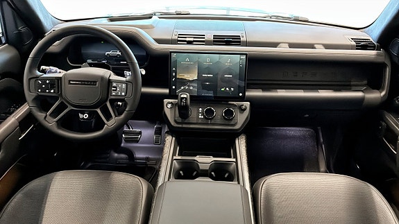 Land Rover Defender 110 4 of 19