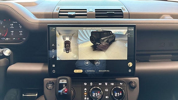Land Rover Defender 110 11 of 19